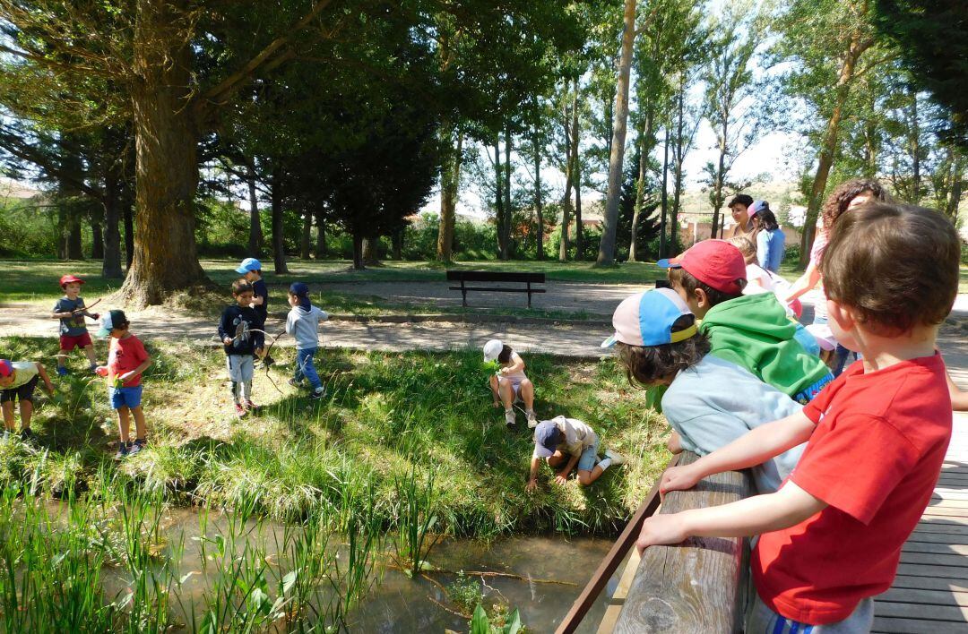 &quot;Te vas a quedar de piedra&quot; es un taller de verano para facilitar la conciliación de la vida familiar y laboral y para acercar a los más pequeños al arte y la naturaleza