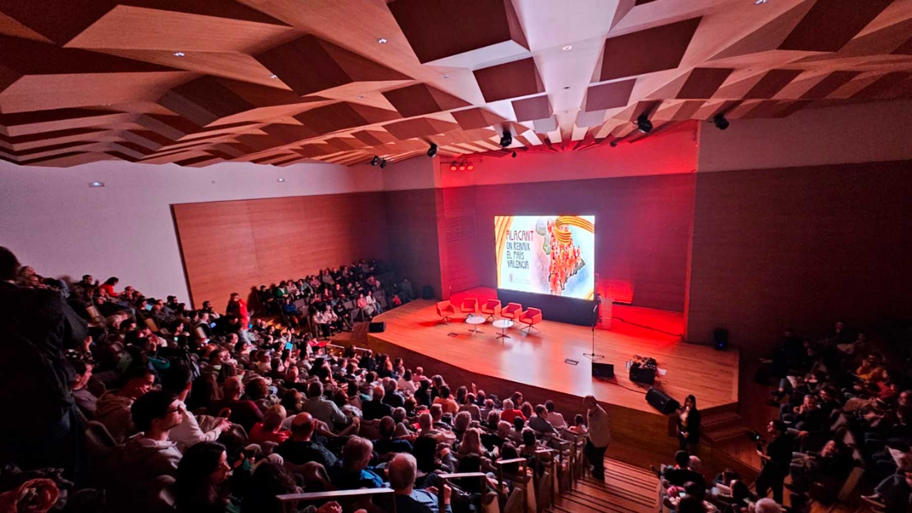 Imatge general de l'Auditori de la Diputació d'Alacant durant l'acte