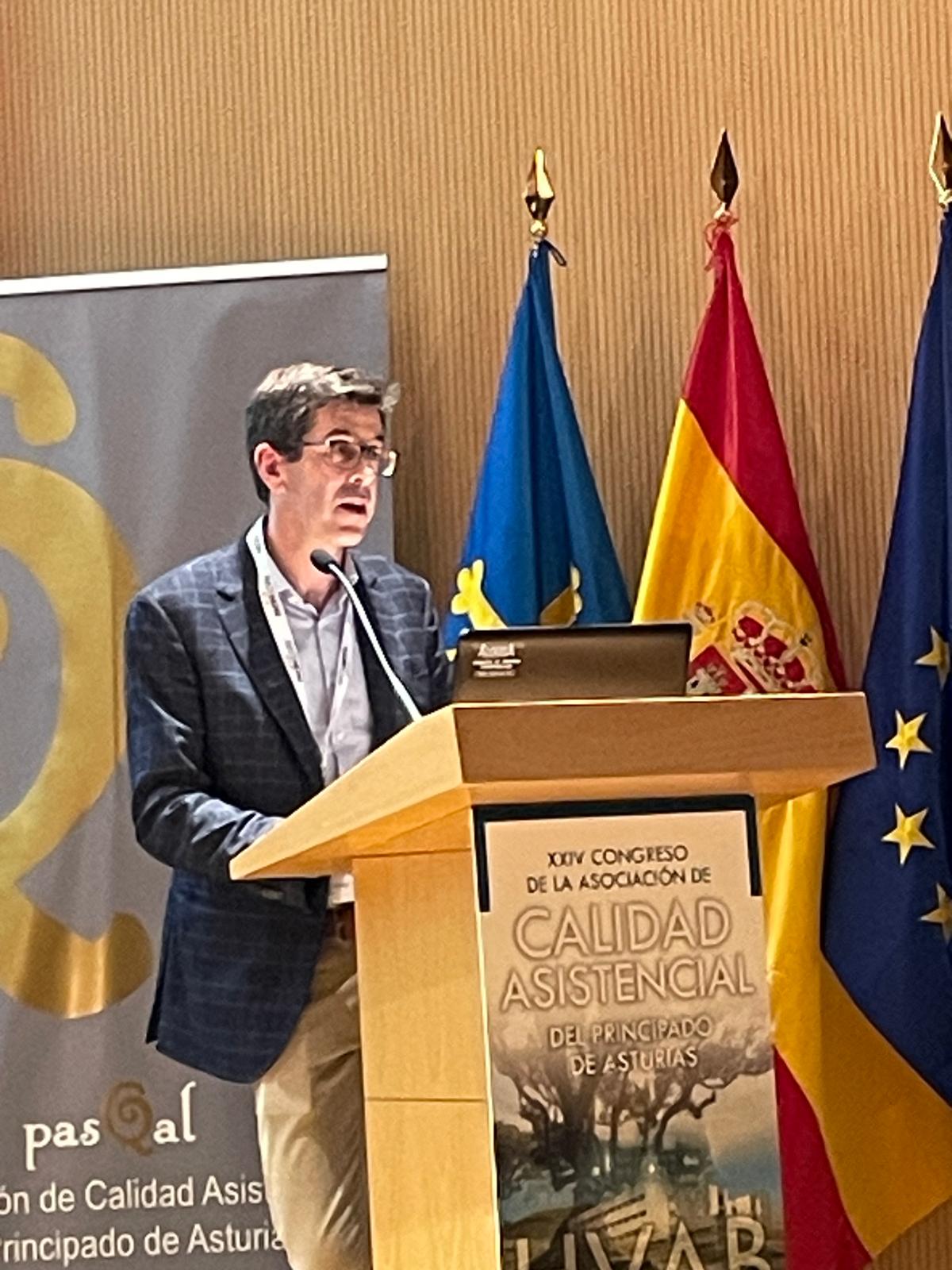 Quiles, durante su intervención en el congreso (foto: Área Sanitaria de Ferrol)