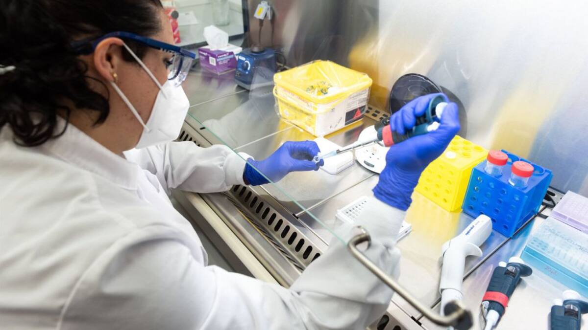 Los casos activos por COVID-19 han bajado en 4.300 la última semana