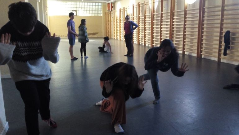 Los chicos del Ramiro de Maeztu en su última sesión del taller &#039;Piel con piel&#039;.