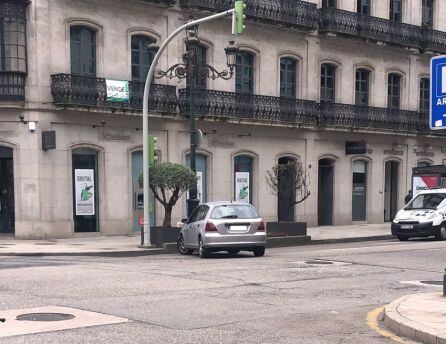 Uno de los coches implicados en el accidente de García Barbón.