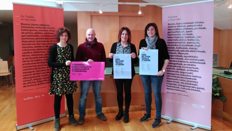 Representantes de Ascota y de la concejalía de comercio de Tafalla han presentado la Feria del Stock 