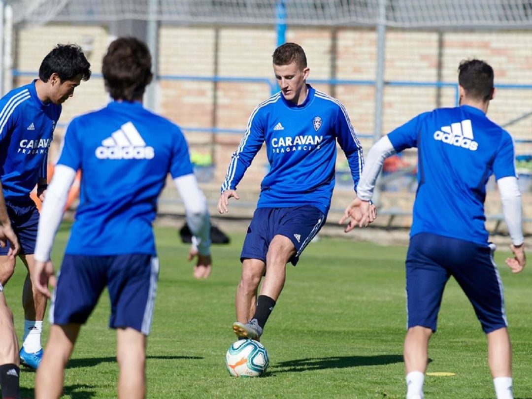 Carlos Nieto entrenándose en la Ciudad Deportiva juntos a varios compañeros