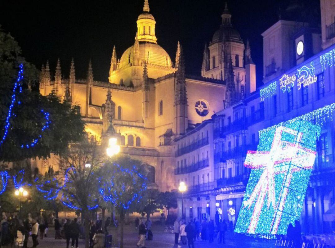 Luces de Navidad en la Plaza Mayor de Segovia.