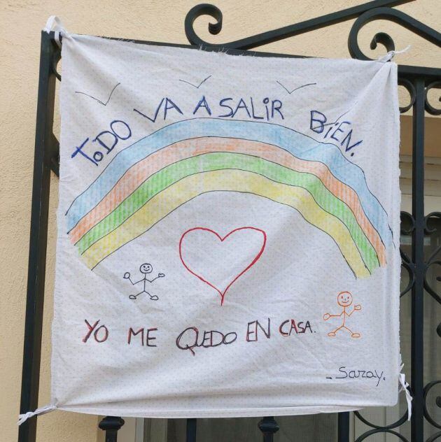 Uno de los carteles colgados por niños y niñas de Benamaurel (Granada) en sus balcones para insuflar esperanza ante el avance del coronavirus