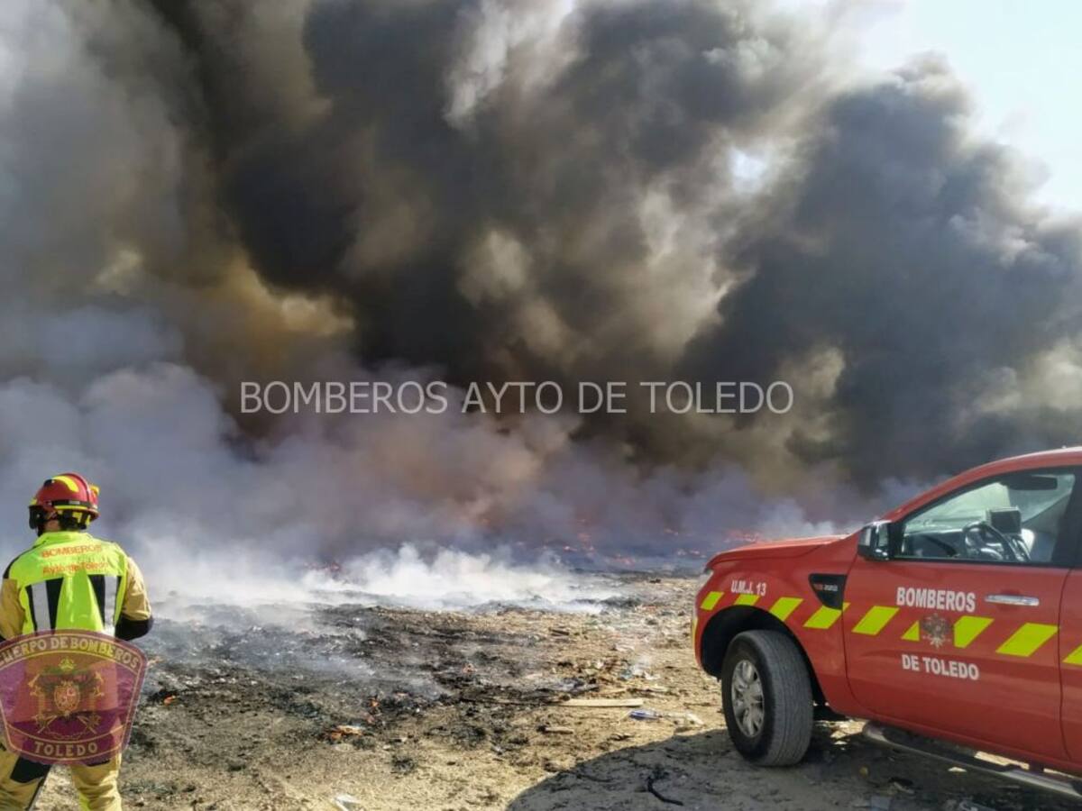 Controlado pero no extinguido el incendio del Ecoparque de Toledo