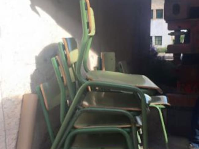 Sillas donadas algunos centros escolares para enviar a Siria