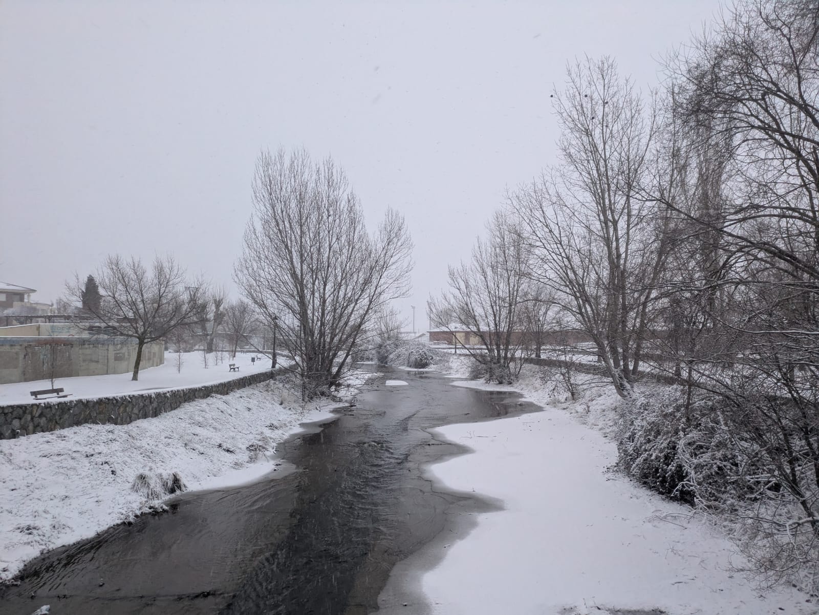 Ávila amanece bajo una intensa nevada./Ser Ávila