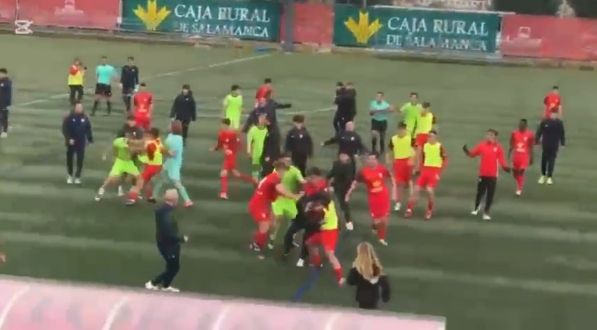 Captura de vídeo de los incidentes ocurridos en el estadio Alfonso San Casto el pasado fin de semana/Cadena SER