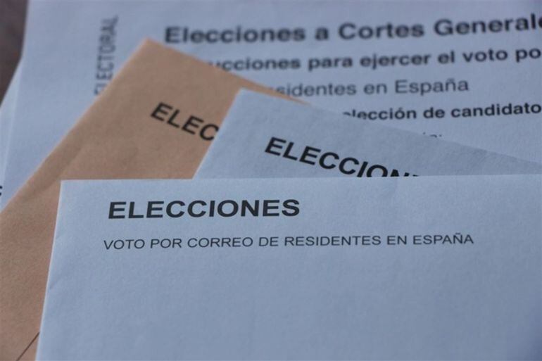 Sobres para votar por correo.