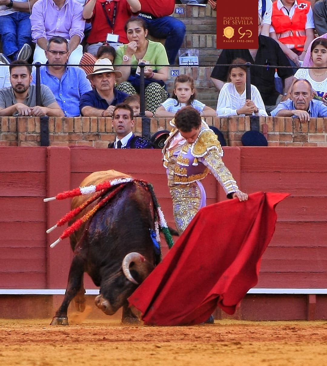 Víctor Hernández, durante su actuación de este domingo en la Maestranza