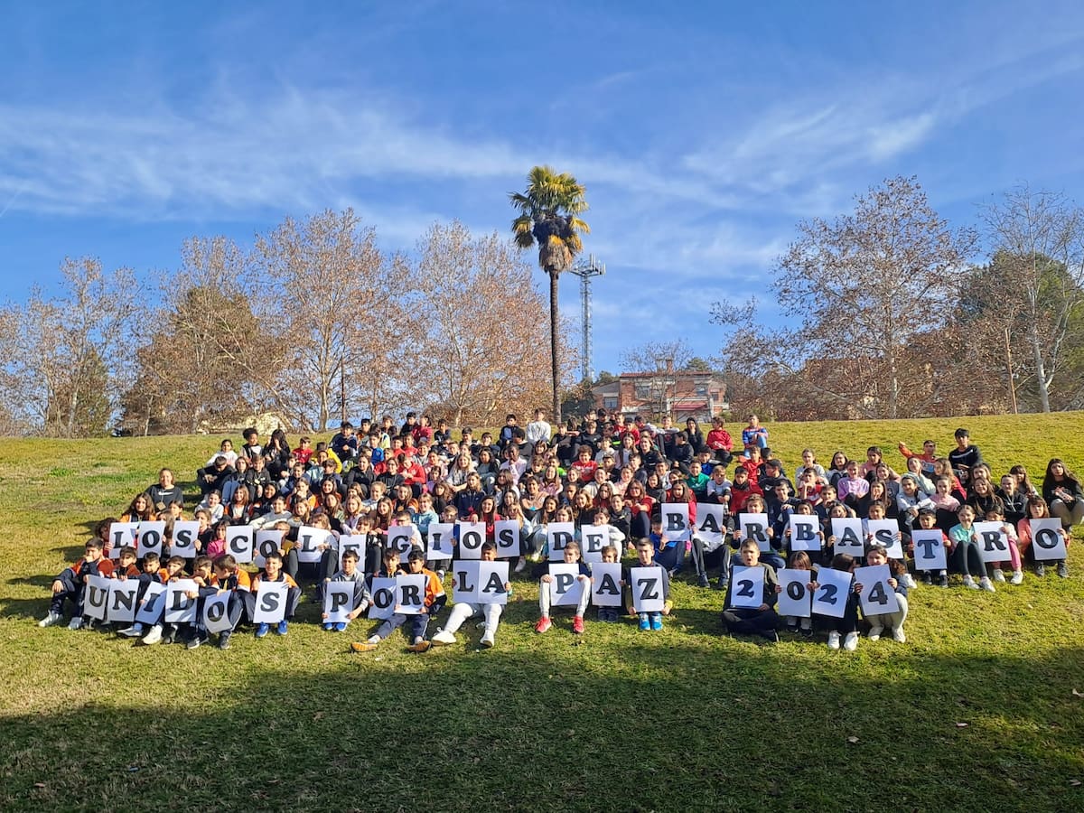 Los escolares de Barbastro celebran una jornada por la Paz y la no Violencia