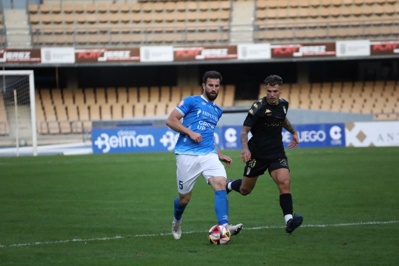 Antonio Oca durante el partido ante el Ceuta B en Chapin