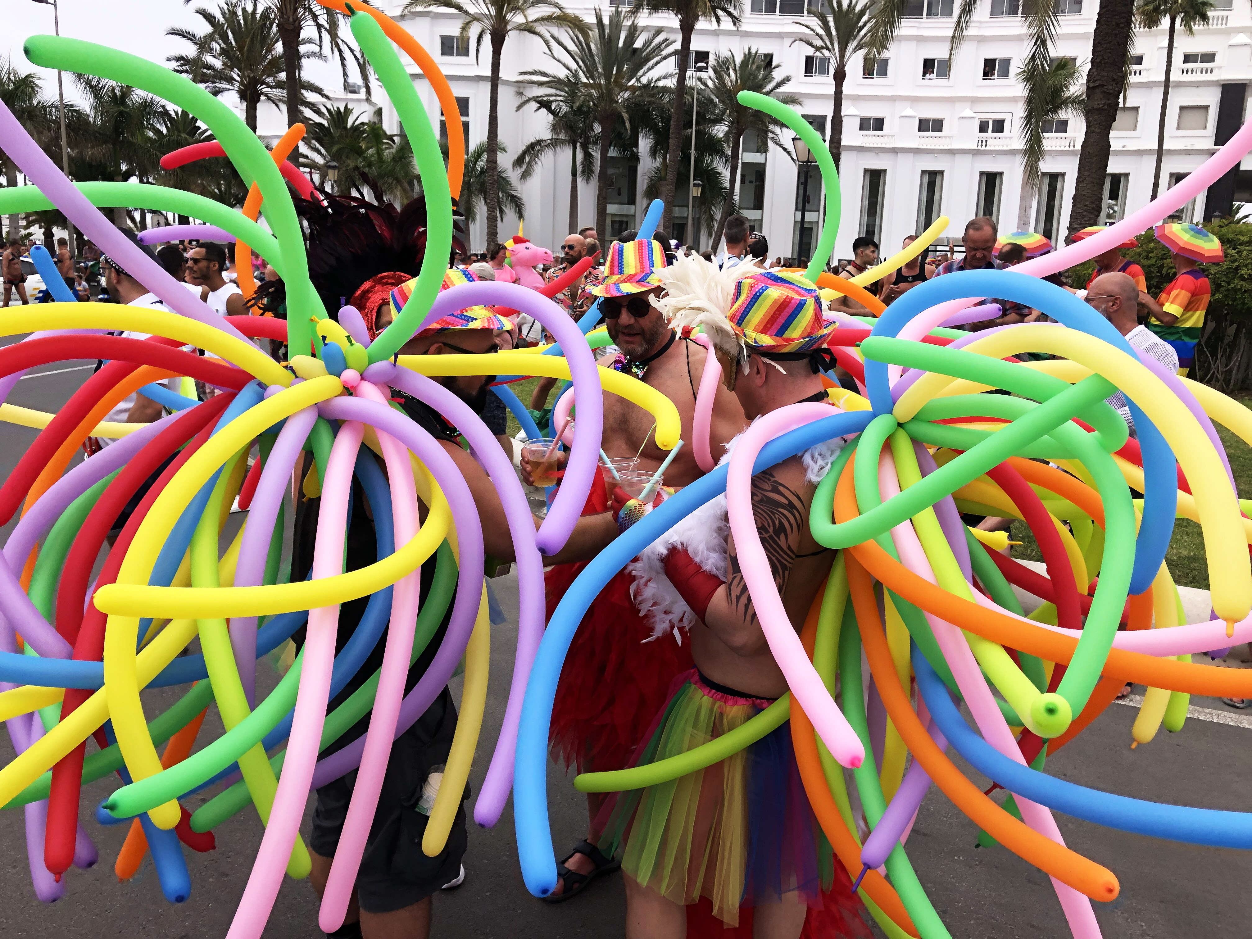 Varios participantes en Maspalomas Pride