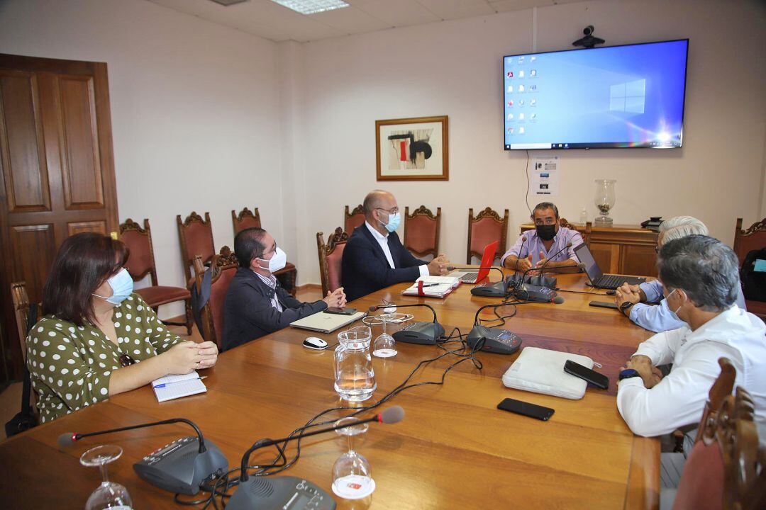 Reunión del Cabildo de Lanzarote con representantes del Cabildo de Fuerteventura.