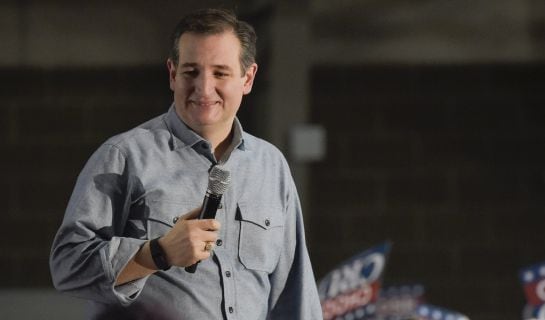 . Des Moines (United States), 01/02/2016.- US Republican presidential candidate Ted Cruz speaks to supporters during a campaign stop at Iowa State Fair Grounds in Des Moines, Iowa, USA, 31 January 2016. The first in a series of intra-party contests to det