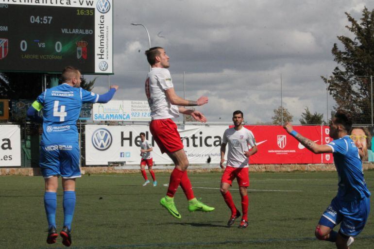 Lance de un partido en el San Casto.