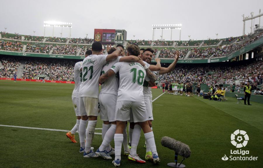 Los jugadores del Elche celebran un gol la pasada Liga en el Martínez Valero