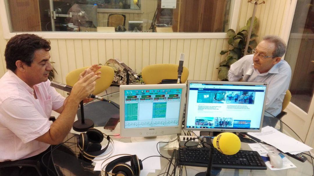 Manolo Pareja, Salvador León y Toñi Asencio, en la tertulia del Rincón Malillo