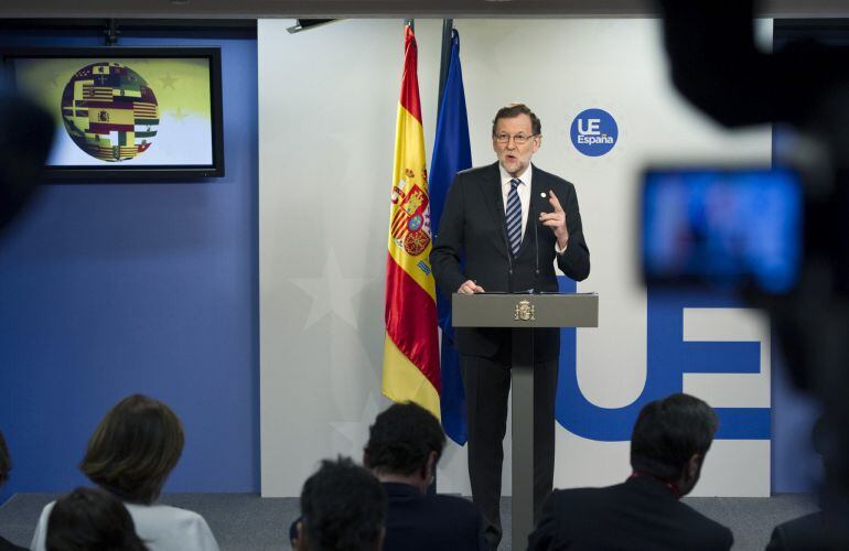 El presidente del Gobierno, Mariano Rajoy, durante la rueda de prensa al término de la reunión de Bruselas de los líderes de la Unión Europea.