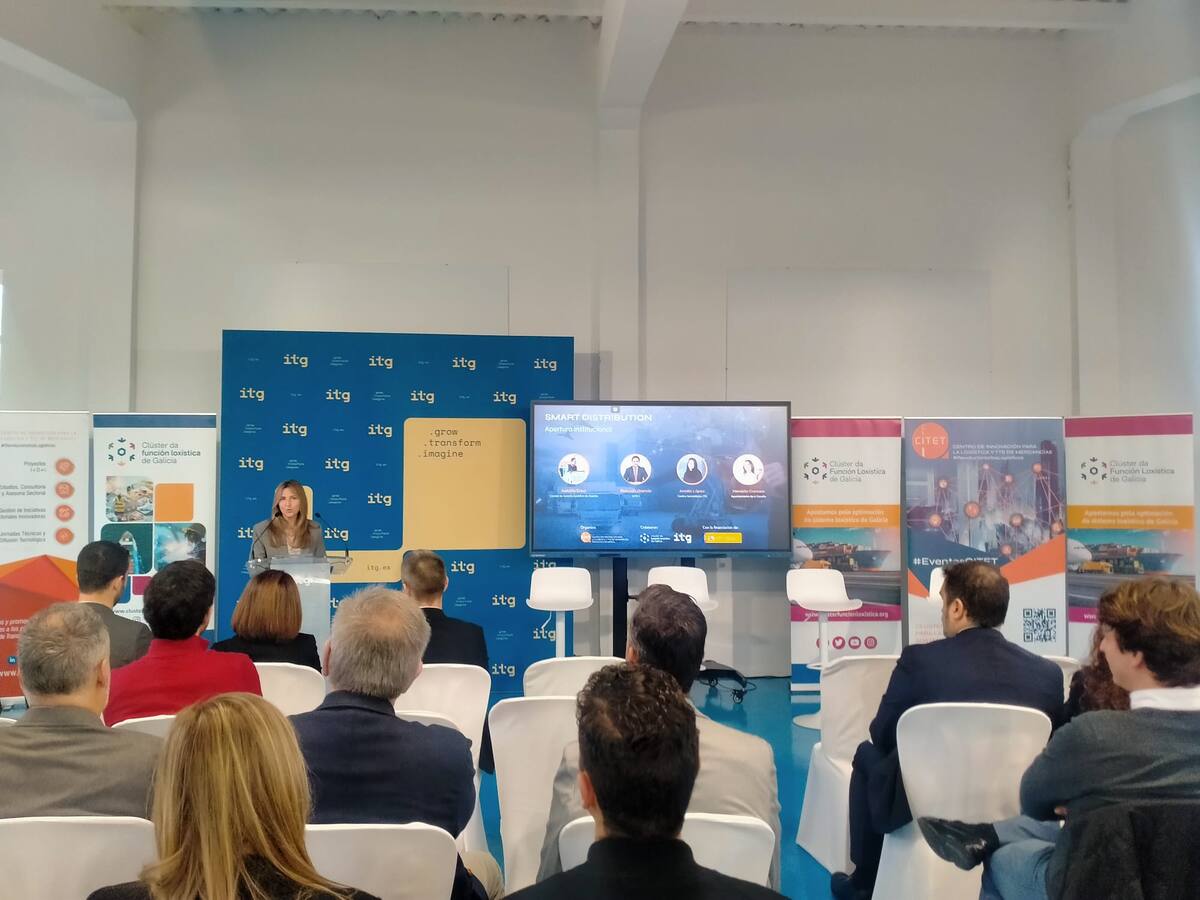 El Concello de A Coruña instala la última cámara para controlar las zonas de carga y descarga