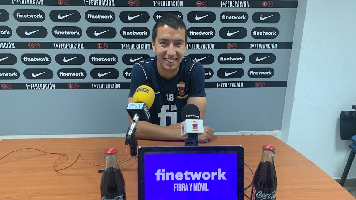 Pedro Capó, futbolista del Eldense, optimista de cara al partido contra la U. D. Logroñés