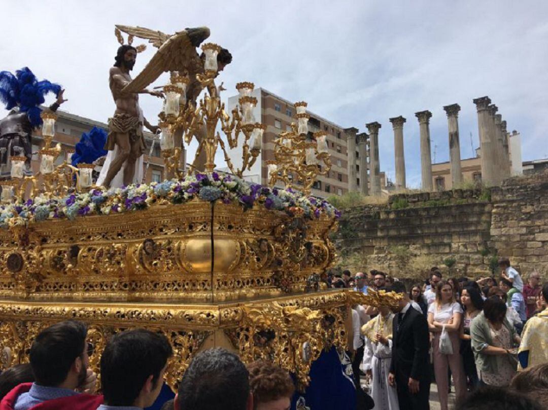 El Resucitado a su paso por Capitulares en una imagen de archivo