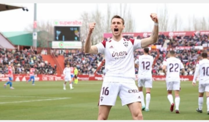 Dubasin celebra su gol ante el Sporting de Gijón