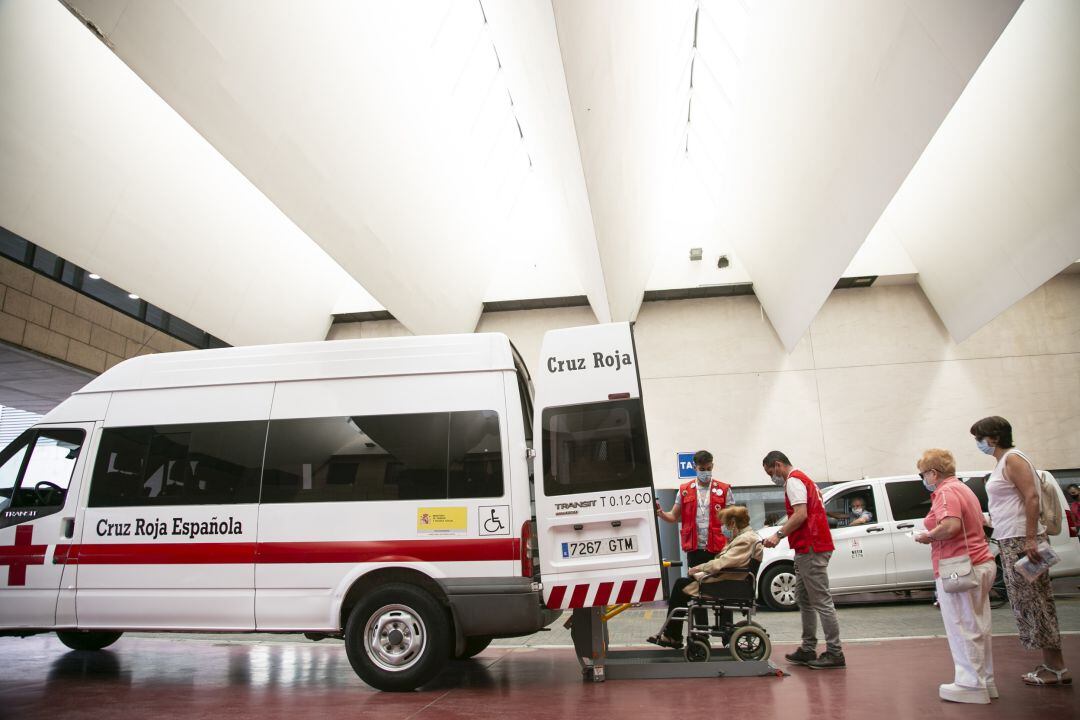 Voluntarios del Servicio de Acompañamiento a Mayores de Cruz Roja Córdoba
