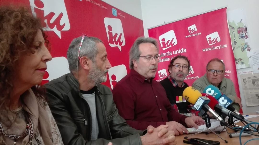 Francisco Guarido interviene en una rueda de prensa en la sede de Izquierda Unida de Zamora