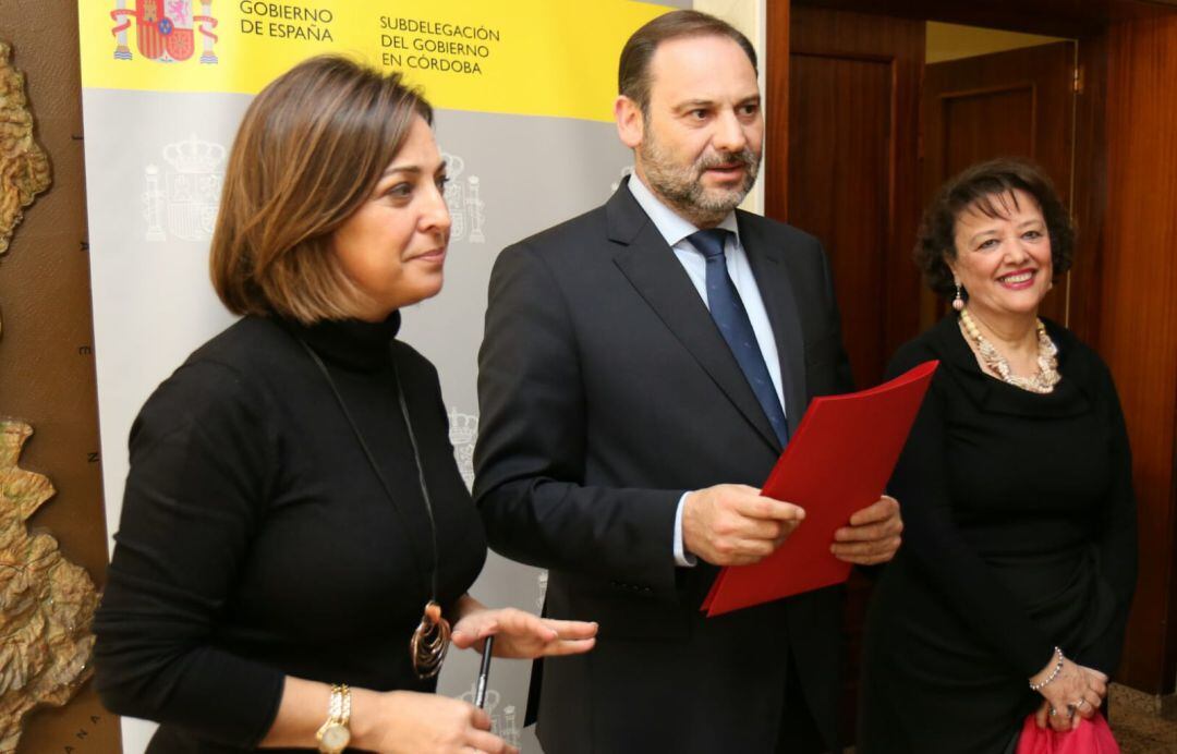 Isabel Ambrosio, José Luis Ábalos y Rafi Valenzuela 