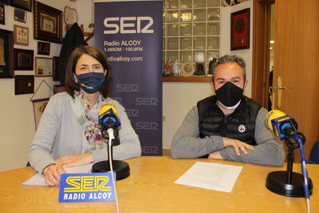 Belén Blanes y Luis Verdú, en los estudios de Radio Alcoy