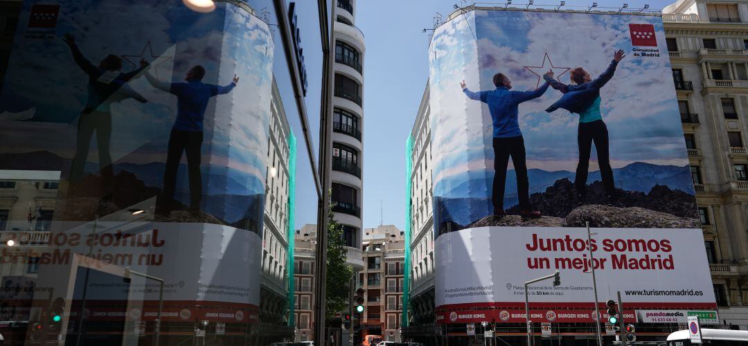 Lona en la Gran Vía