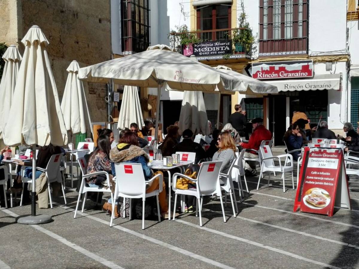 El paro baja en 1.076 personas en Jerez