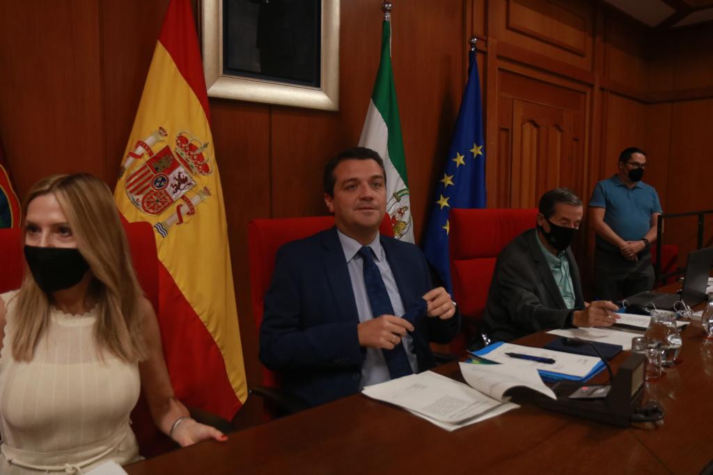 El alcalde de Córdoba, José María Bellido, preside el pleno ordinario del Ayuntamiento en el mes de julio