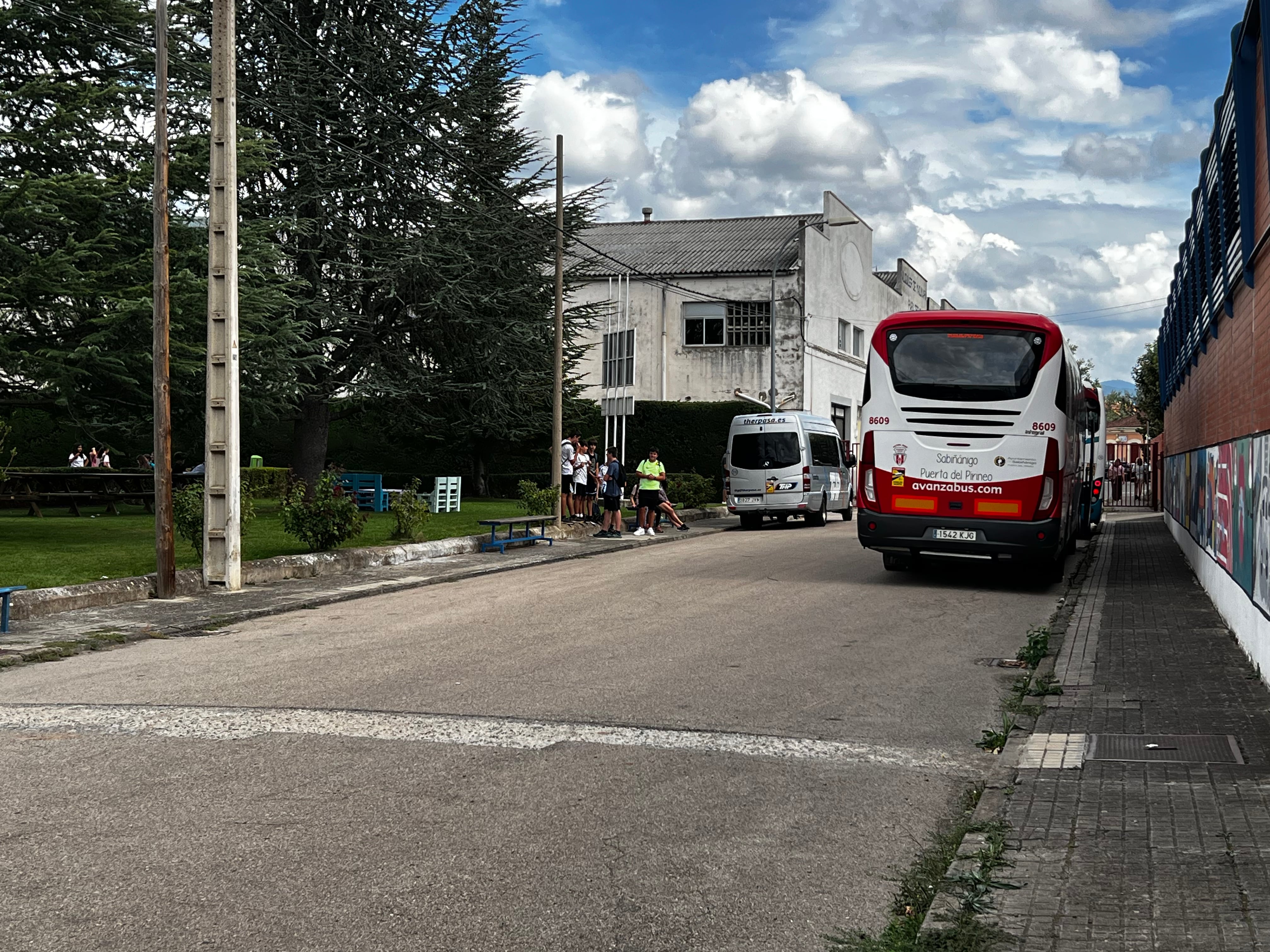 Autobuses que realizan las rutas escolares en la Comarca de la Jacetania