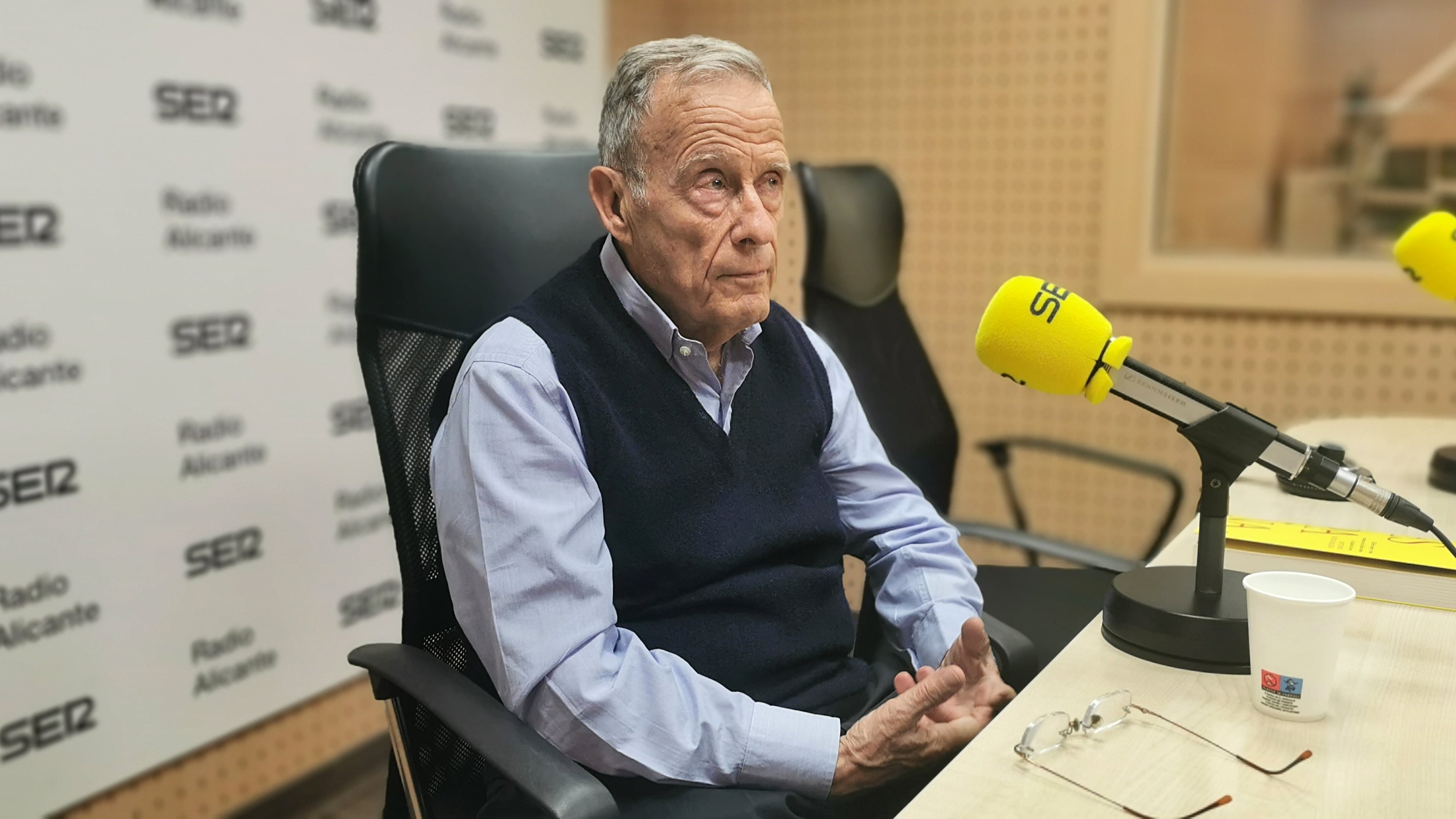 El reumatólogo Eliseo Pascual, en Hoy por Hoy Alicante