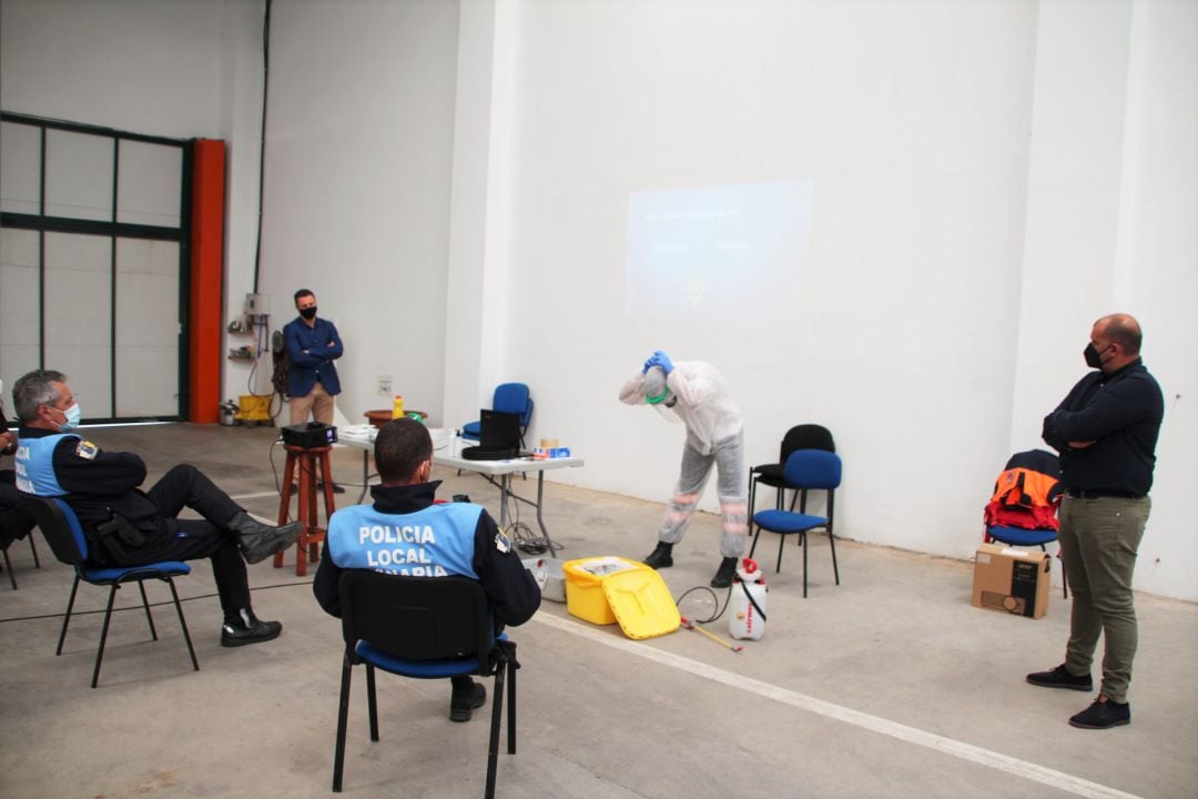 Demostración de equipos de protección.