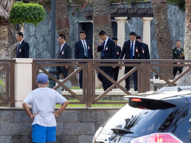 GRAFCAN7373. LAS PALMAS DE GRAN CANARIA, 13/11/2024.- El presidente de la República Popular China, Xi Jinping, se encuentra en Las Palmas de Gran Canaria en una escala de su viaje a Perú donde tiene previsto asistir a la cumbre de líderes del Foro de Cooperación Económica de Asia-Pacífico. Durante su estancia el mandatario chino se aloja en el Hotel Santa Catalina, en medio de un amplio dispositivo de seguridad. EFE/ Quique Curbelo