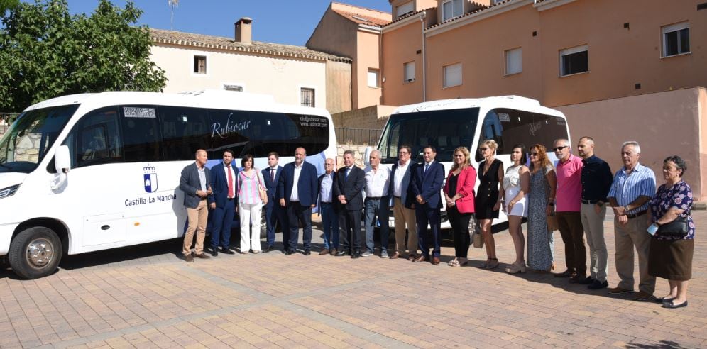 El presidente de Castilla-La Mancha, Emiliano García-Page ha inaugurado este viernes 29 de julio el servicio ASTRA de autobuses en un acto celebrado en Jábaga (Cuenca).