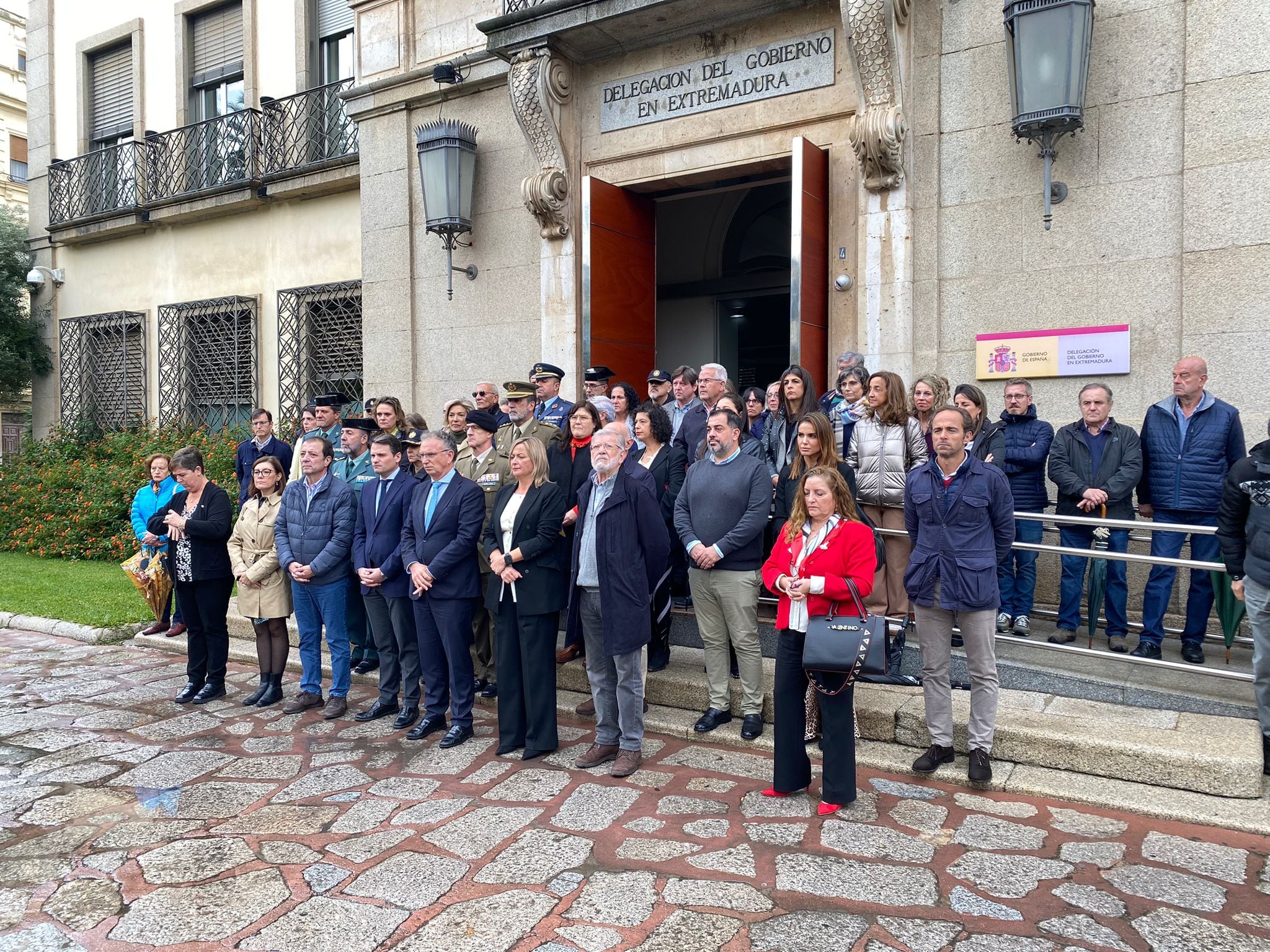 Minuto de silencio en delegación del Gobierno