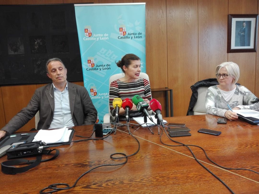 Casto López, Clara San Damián y Maria José Cordero durante la rued de prensa en la Delegación Territorial de la Junta de Castilla y León