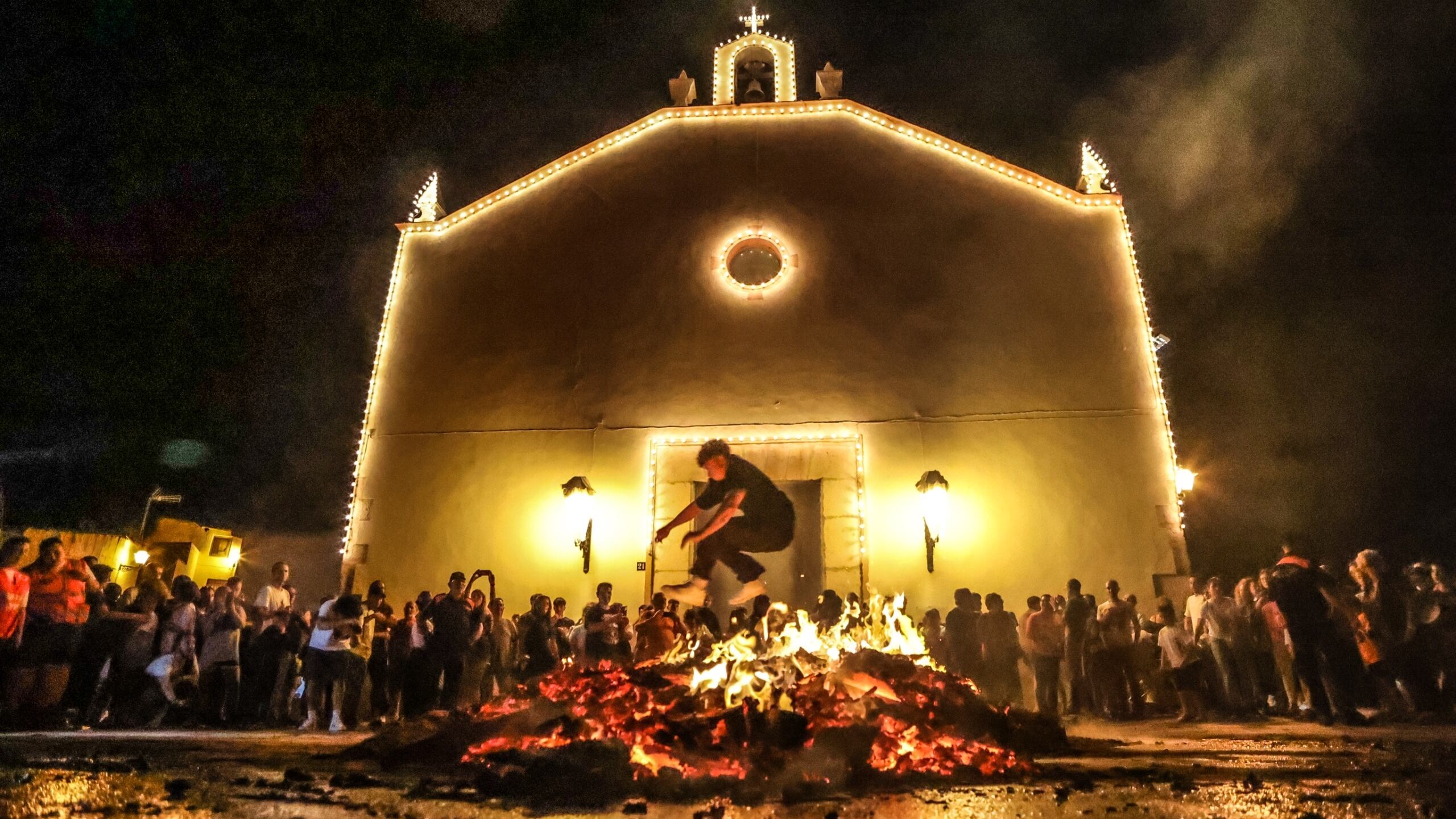 Imagen de archivo de la última celebración en torno a la "Foguera de Sant Antoni"