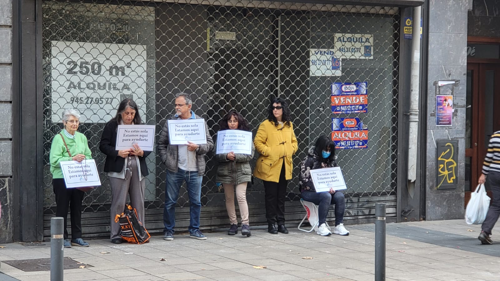 Los antiabortistas retomaron el miércoles las concentraciones frente a la clínica