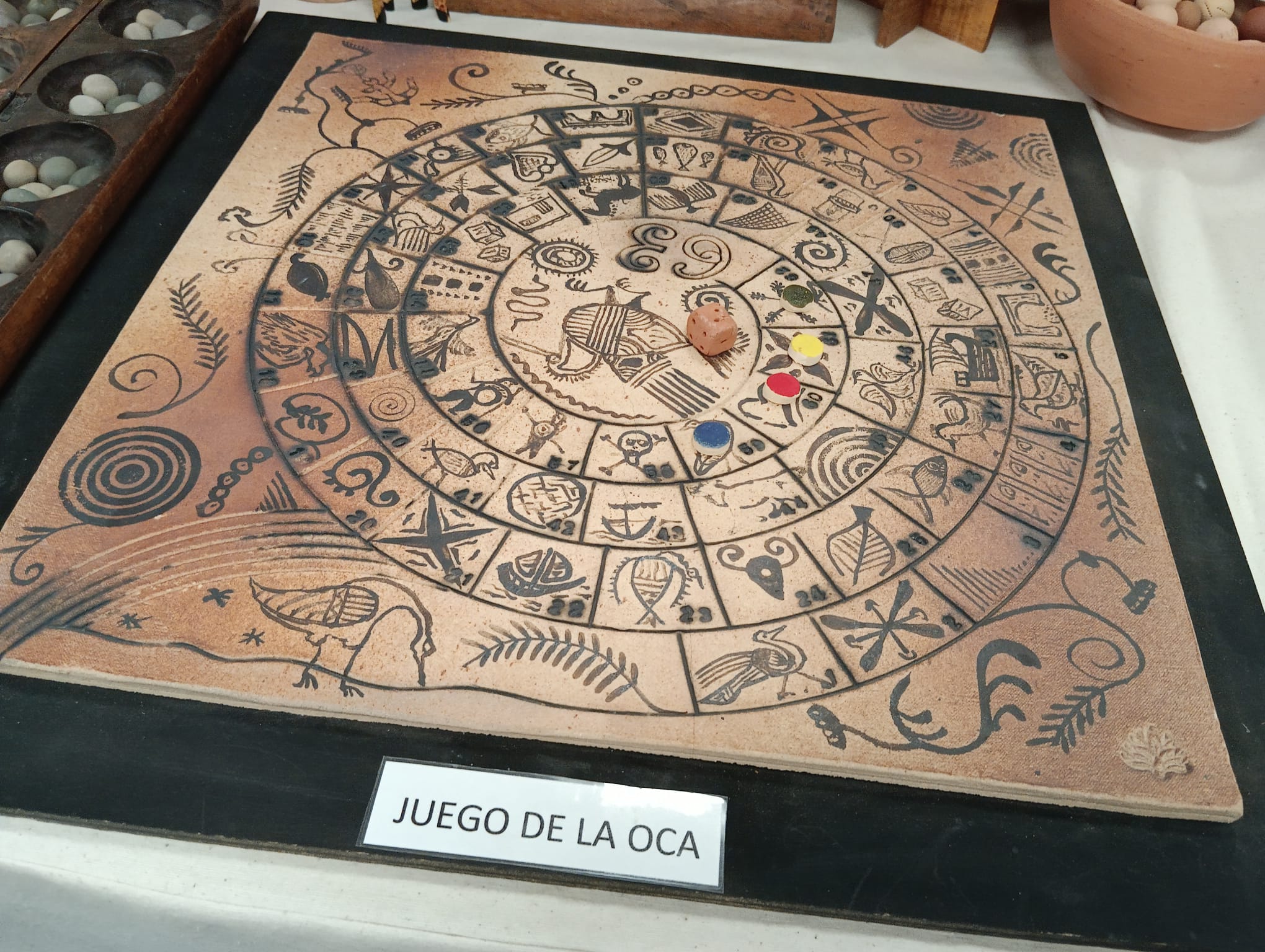 El museo de La Tanguilla alberga este otro juego de la oca más clásico
