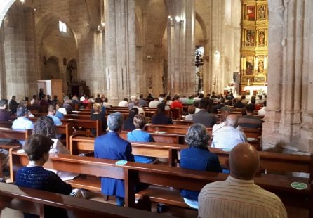 La iglesia de Santa María, llena en la despedida de Francisco Serrano &#039;Trova&#039;.