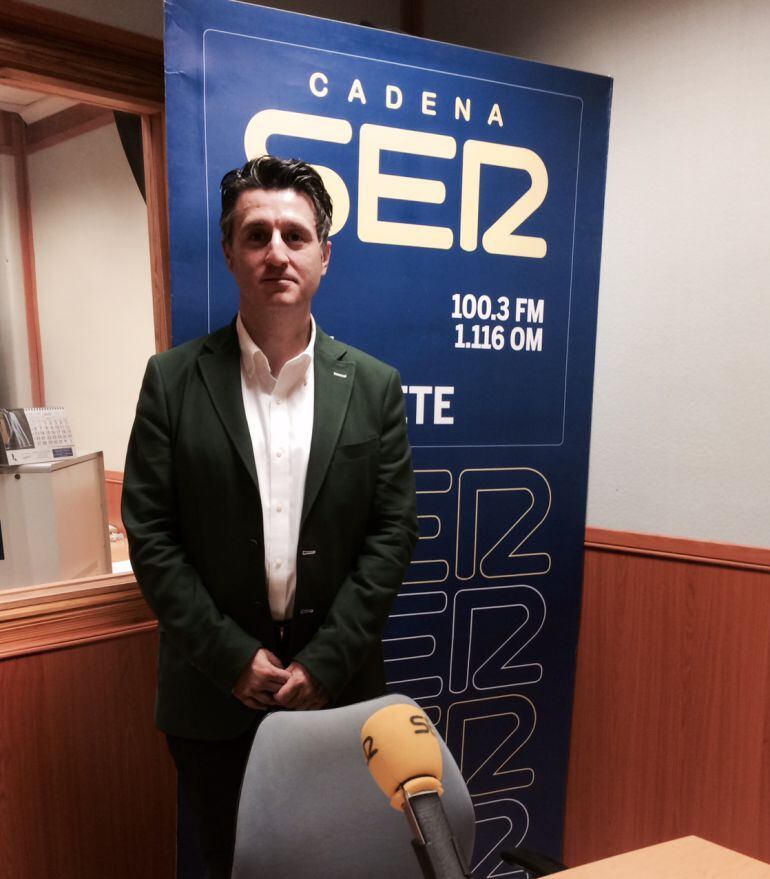 El concejal Pedro Soriano en los estudios de Radio Albacete
