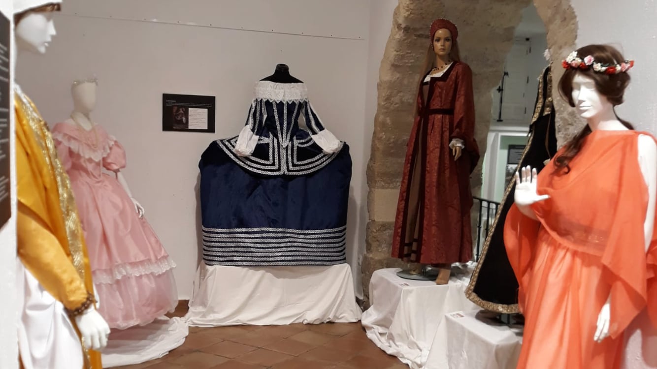 Isabel I de Castilla, Ana de Austria o Isabel II son algunos de los trajes recreados.