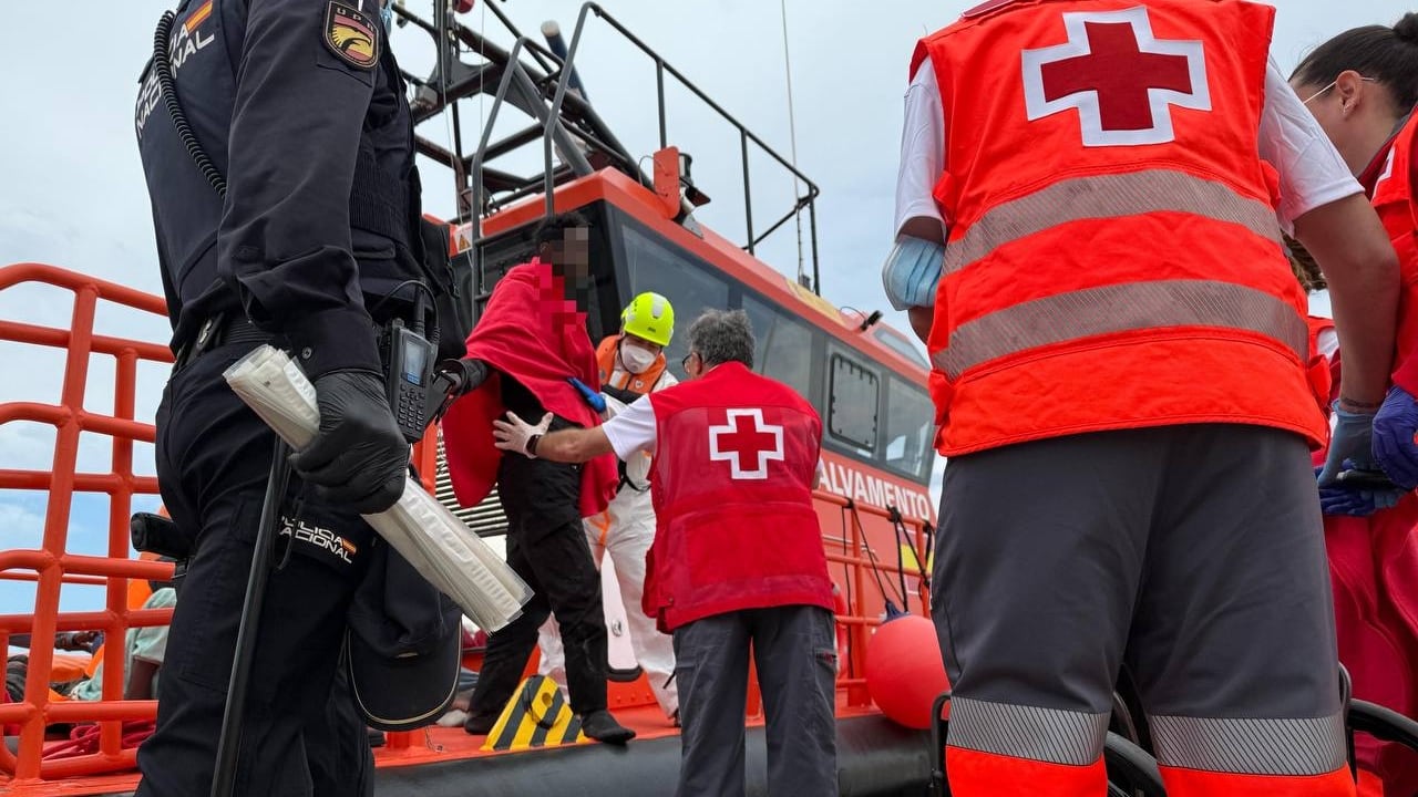 Imagen de archivo de un rescate a migrantes en las costas de Alicante. Foto: Cruz Roja Española